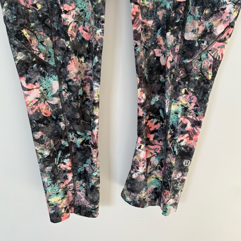 Lululemon Fast & Free Crop Leggings Size 6 Floral Abstract Side Pockets⁠ - Picture 3 of 8